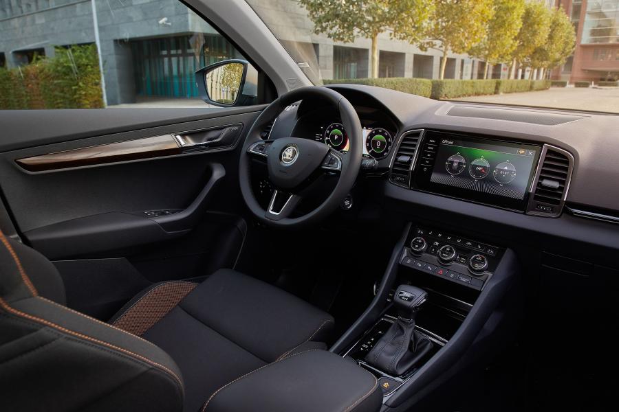 Интерьер Skoda Karoq 4x4 Scout 2018 года  (WW) (фото 5 из 46)